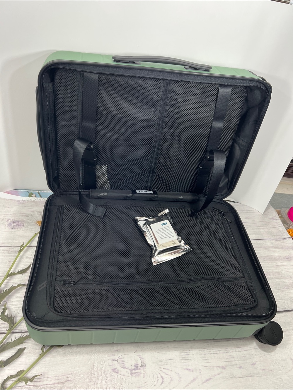 Away Carry-On Luggage - 22-Inch Sea Green Hardside Suitcase -NEVER USED - Picture 11 of 13